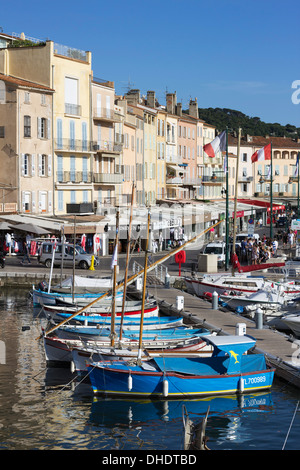 Vista del porto, Saint-Tropez, Var, Provence-Alpes-Côte d'Azur, Provenza, Francia, Mediterraneo, Europa Foto Stock