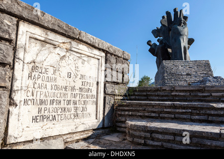 La scultura di commemorazione caduti al fronte jugoslavo, memoriale della insurrezione e rivoluzione, Grahovo, Montenegro Foto Stock