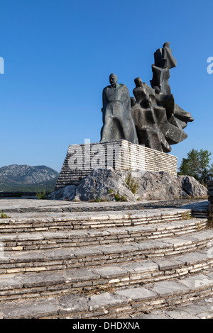 La scultura di commemorazione caduti al fronte jugoslavo, memoriale della insurrezione e rivoluzione, Grahovo, Montenegro Foto Stock