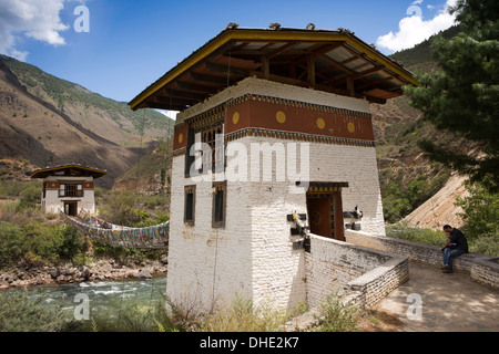 Il Bhutan, Paro Valley, Tachog Lhakang Dzong bridge, originariamente costruito da Thangtong Gyalpo Foto Stock