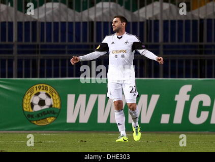 Krasnodar, Russia. Giovedì 07 novembre 2013 nell'immagine: un deluso Angelo Rangel di Swansea dopo il fischio finale Re: UEFA Europa League Gruppo A Kuban Krasnodar v Swansea City FC, al Kuban Stadium,Russia. Foto Stock