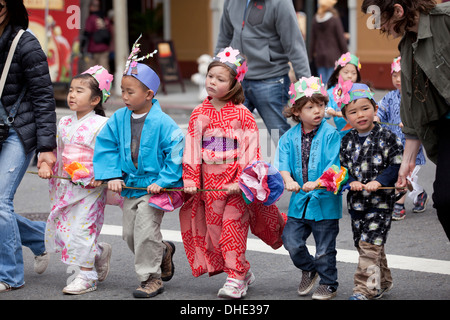 Japanese-American bambini a Obon festival estivo - San Francisco, California USA Foto Stock