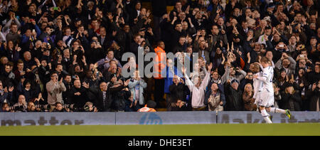 Whiite Hart Lane, Tottenham, Londra. 07 Nov, 2013. Europa League group stage calcio. Tottenham Hotspur v FC Sherrif. Jermaine Defoe celebrare il suo obiettivo di penalità e diventa Tottenhams leader europeo di marcatore per la presa in consegna da Martin Chivers. Credito: Azione Sport Plus/Alamy Live News Foto Stock