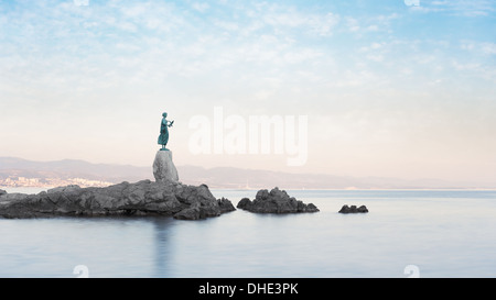 Statua di 'Maiden con il gabbiano' in Opatija Croazia. Foto Stock