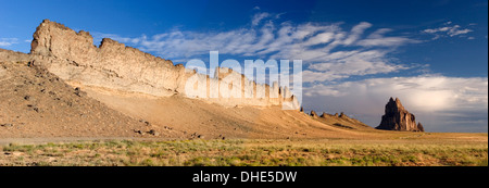 Costone vulcanico e Shiprock, Nuovo Messico USA Foto Stock