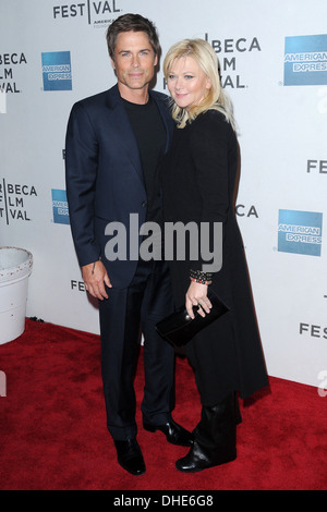 Rob Lowe e Sheryl Berkoff, 2012 Tribeca Film Festival - "Knife Fight' premiere - Arrivi con: Rob Lowe e Sheryl Foto Stock