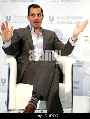 Toronto, Canada. 7 Nov 2013. La Unilever Canada svelare nuovi 2014 Bellezza e innovazioni Grooming anteprima media lancio ad Andrew Richard disegni con La reality TV stelle Giuliana e Bill Rancic. Credito: EXImages/Alamy Live News Foto Stock