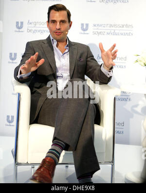 Toronto, Canada. 7 Nov 2013. La Unilever Canada svelare nuovi 2014 Bellezza e innovazioni Grooming anteprima media lancio ad Andrew Richard disegni con La reality TV stelle Giuliana e Bill Rancic. Credito: EXImages/Alamy Live News Foto Stock