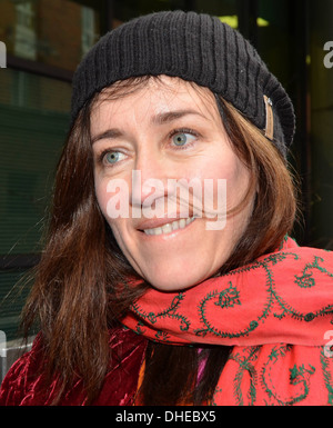 Maria Doyle Kennedy fuori oggi la stazione radio FM Dublin, Irlanda - 26.04.12 Foto Stock