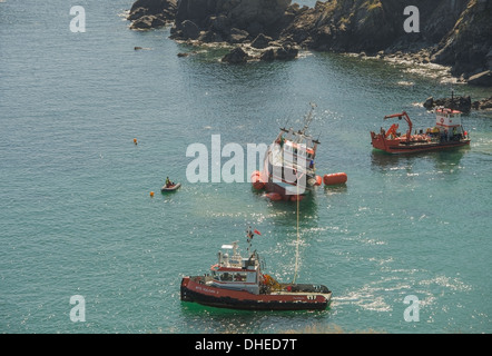 Peschereccio francese della Scuderia, arenarsi su La Lucertola in Cornovaglia a Lankidden Cove, Bob Sharples/Alamy Foto Stock