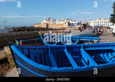 Vista sul porto di pesca ai bastioni e medina, Essaouira Costa Atlantica, Marocco, Africa Settentrionale, Africa Foto Stock