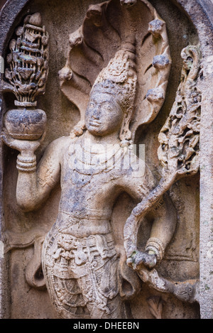 Custode statua carving presso Sri Maha Bodhi in Mahavihara (il grande monastero), Anuradhapura, UNESCO, Sri Lanka Foto Stock