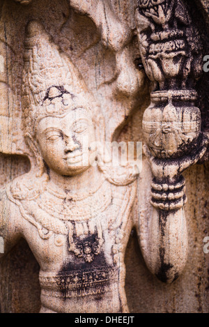 Custode di pietra statua, Vatadage (Circolare reliquia casa), Polonnaruwa quadrangolo, Sito Patrimonio Mondiale dell'UNESCO, Sri Lanka, Asia Foto Stock