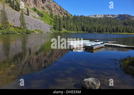 Piccole imbarcazioni sul dock Foto Stock