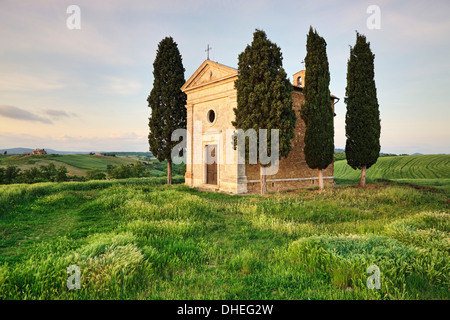 Capella di Vitaleta, Val d'Orcia, Sito Patrimonio Mondiale dell'UNESCO, Provincia Siena, Toscana, Italia, Europa Foto Stock