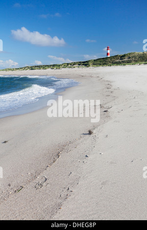 Spiaggia e faro elenco Ost, Ellenbogen, Sylt, Nord Isole Frisone, Nordfriesland, Schleswig Holstein, Germania, Europa Foto Stock