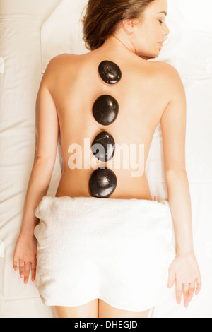 Massaggio Hot Stone La terapia Foto Stock