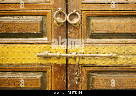 Dettaglio della vite sul legno intarsiato con un decor di Alaouite palace di Dar Si Said e Museo di Arte Marocchina, Marrakech, Marocco, Stati Uniti d'America, Africa Foto Stock