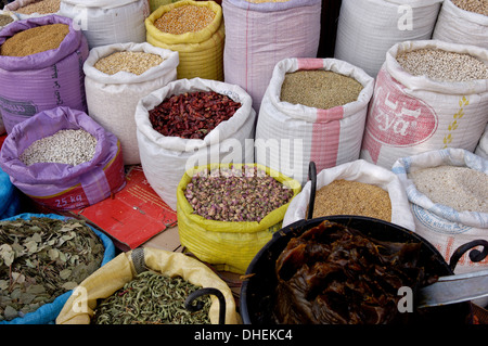 Spezie nel Souk della Medina, Marrakech, Marocco, Africa Settentrionale, Africa Foto Stock