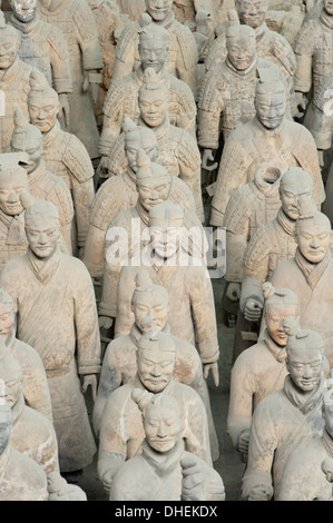 Esercito di Terracotta, custodito il primo imperatore della Cina Qin Shi Huangdi's Tomb, Xian, Lintong, Shaanxi, Cina, Asia Foto Stock