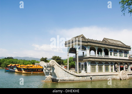 La barca di marmo presso Yihe e Yuan (il Palazzo d'estate), il Sito Patrimonio Mondiale dell'UNESCO, Pechino, Cina e Asia Foto Stock