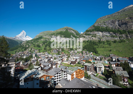 Il Cervino, 4478m, e Zermatt, Vallese, alpi svizzere, Svizzera, Europa Foto Stock