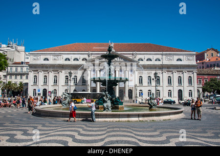 La fontana della piazza Rossio (Piazza Pedro IV), Lisbona, Portogallo, Europa Foto Stock