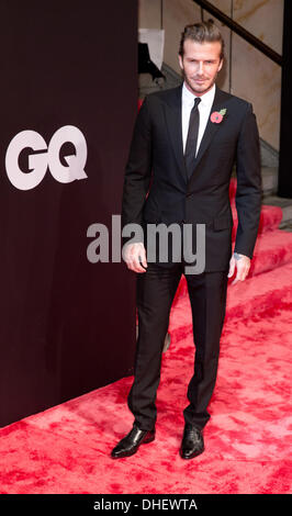 Berlino, Germania. 07 Nov, 2013. Ex giocatore di calcio David Beckham arriva per la cerimonia di premiazione del premio "GQ uomini dell'anno 2013' alla Komische Oper di Berlino, 07 novembre 2013. Gli uomini della rivista GQ onori personaggi del mondo dello spettacolo e della musica business nonché le persone dalla politica, sport, cultura e di moda. Foto: Joerg Carstensen/dpa/Alamy Live News Foto Stock