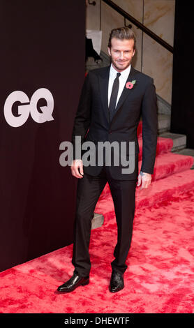 Berlino, Germania. 07 Nov, 2013. Ex giocatore di calcio David Beckham arriva per la cerimonia di premiazione del premio "GQ uomini dell'anno 2013' alla Komische Oper di Berlino, 07 novembre 2013. Gli uomini della rivista GQ onori personaggi del mondo dello spettacolo e della musica business nonché le persone dalla politica, sport, cultura e di moda. Foto: Joerg Carstensen/dpa/Alamy Live News Foto Stock