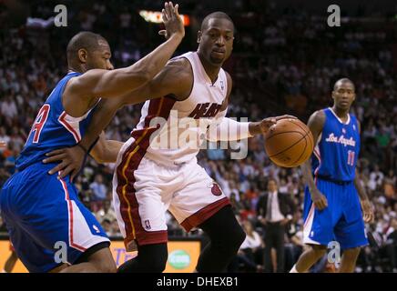 Miami, Florida, Stati Uniti d'America. 7 Nov, 2013. Miami Heat riprese guard Dwyane Wade (3) è difeso da Los Angeles Clippers guardia di ripresa Willie verde (34) a AmericanAirlines Arena a Miami in Florida il 7 novembre 2013. Credito: Allen Eyestone/Palm Beach post/ZUMAPRESS.com/Alamy Live News Foto Stock