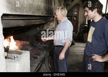 I fabbri al lavoro Foto Stock