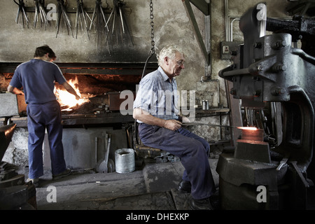 I fabbri al lavoro Foto Stock