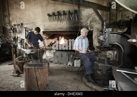I fabbri al lavoro Foto Stock