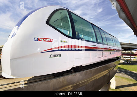 Il Brasile, Rio Grande do Sul, Porto Alegre, Aeromovel, Oskar Coester, moderno, aria premuto treno, sistema pneumatico, il trasporto pubblico, l'ambiente, prima mondiale, Porto Alegre aeroporto Salgado Filho, Coppa del Mondo 2014, tecnologia, nuova tecnologia, lightweig Foto Stock