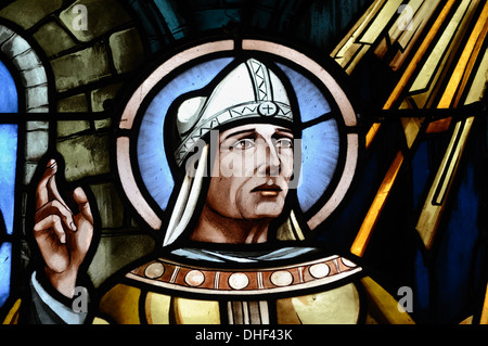 Vetrate Portrait Of Saint Thomas Becket Arcivescovo Di Canterbury In Avrieux Chiesa Maurienne Savoie Francia Foto Stock