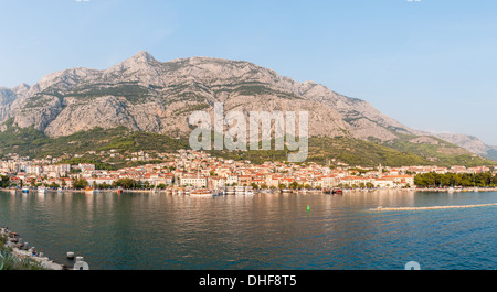 Pomeriggio Vista panoramica di Makarska in Croazia. Foto Stock