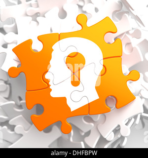 Concetto psicologico su Orange Puzzle. Foto Stock