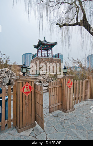 Zizhuyuan Park comunemente noto come viola o Black Bamboo Park nel Distretto Haidian, Pechino, Cina Foto Stock