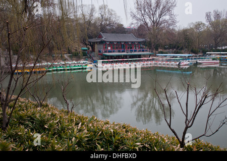 Zizhuyuan Park comunemente noto come viola o Black Bamboo Park nel Distretto Haidian, Pechino, Cina Foto Stock