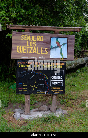 Ingresso a Sendero los Quetzales tradotto nel Quetzal Trail, una delle escursioni più popolari vicino alla piccola città di Boquete nella provincia occidentale di Chiriqui Repubblica di Panama Foto Stock