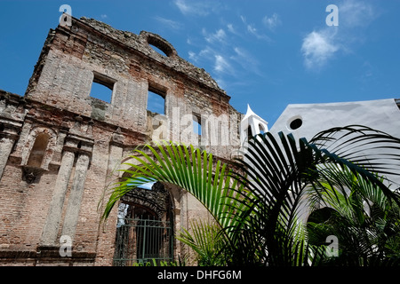 Le rovine dell antico convento della Compagnia di Gesù nel quartiere storico noto come Casco Viejo Casco Antiguo nella città di Panama Foto Stock