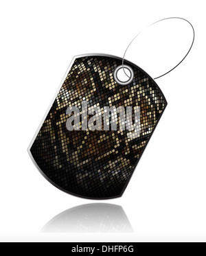 Tag snake in pelle con la riflessione, isolato su sfondo bianco. Foto Stock