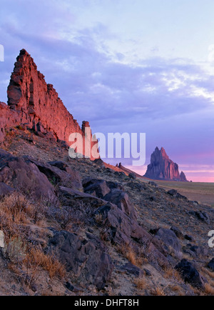 Costone vulcanico e Shiprock, Nuovo Messico USA Foto Stock