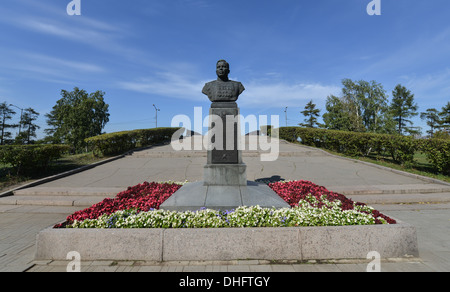 Monumento a Afanasii Pavlantevich Beloborodov - generale dell esercito, due volte eroe dell'Unione Sovietica. Foto Stock