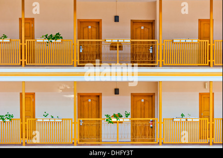 Camere presso l'uscita sul patio Foto Stock