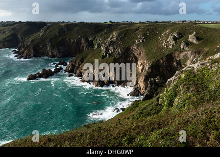 Petit Bot Bay da Icart Point in Guernsey, Isole del Canale. Foto Stock