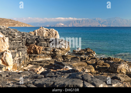 Vista da Olous tutta sulla baia di Mirabello Elounda Crete. Mirabello Bay è un embayment del Mare di Creta. Foto Stock