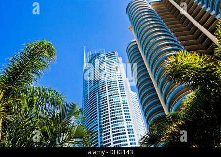 Australia, Queensland, Surfers Paradise alto, vista di Q1 Torre del Mar Egeo e appartamenti Foto Stock