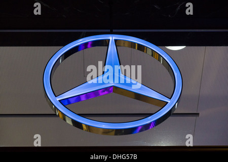 L'emblema concessionaria Mercedes-Benz Foto Stock