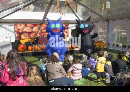 Demoni e zucche di Halloween Festival presso il Brooklyn Botanic Garden a Brooklyn, New York. Foto Stock